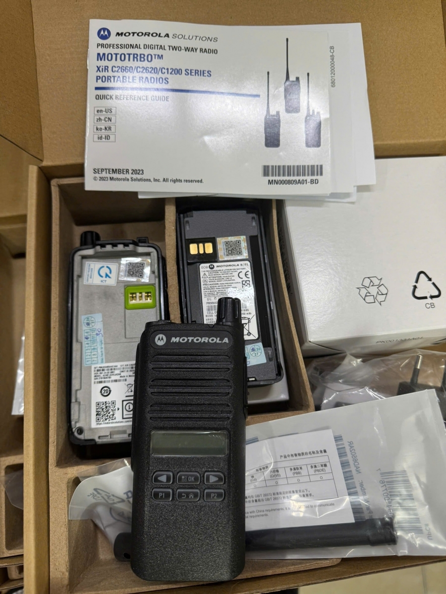 hình ảnh thật của bộ đàm motorola xir c2620 chính hãng, có tem QR chống hàng giả