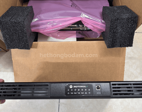 Trạm chuyển tiếp tín hiệu Motorola SLR5300 có kích thước nhỏ gọn chỉ 1U