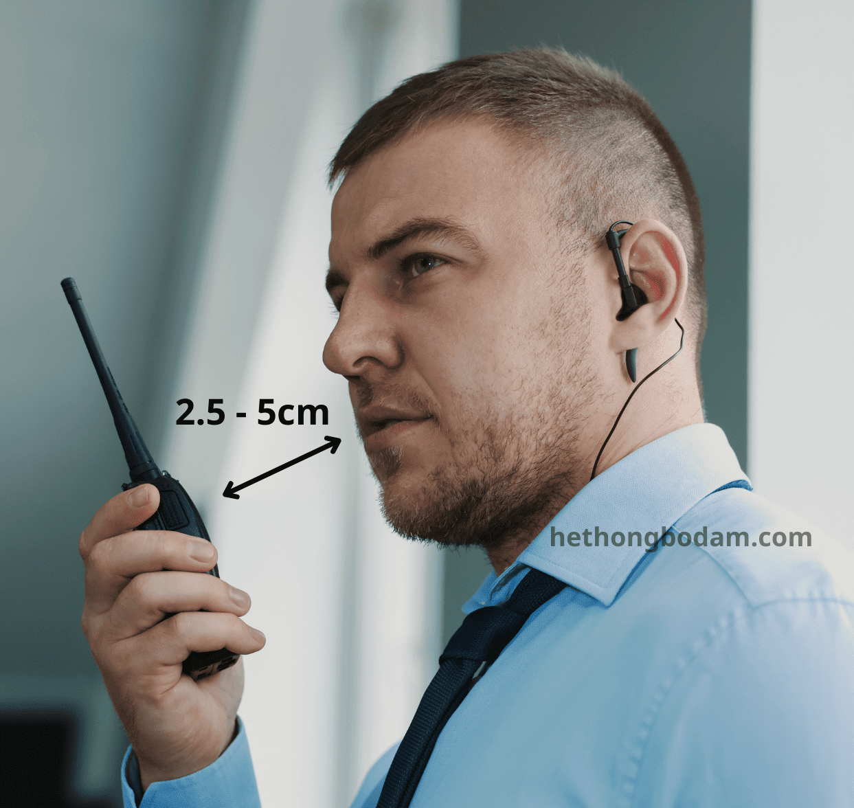 hướng dẫn sử dụng bộ đàm motorola đúng tư thế cầm máy khi bấm PTT